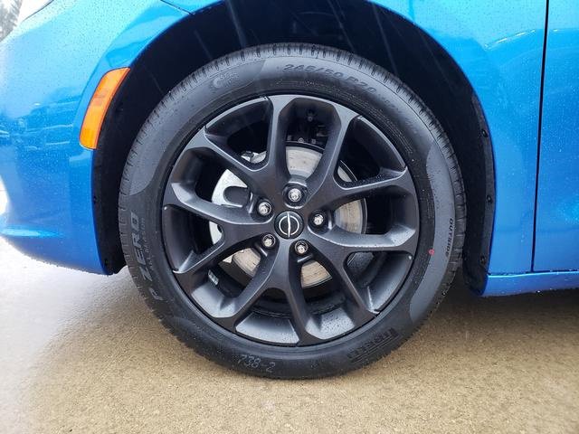 New 2026 Chrysler Pacifica Select w/ S Appearance Package image 12