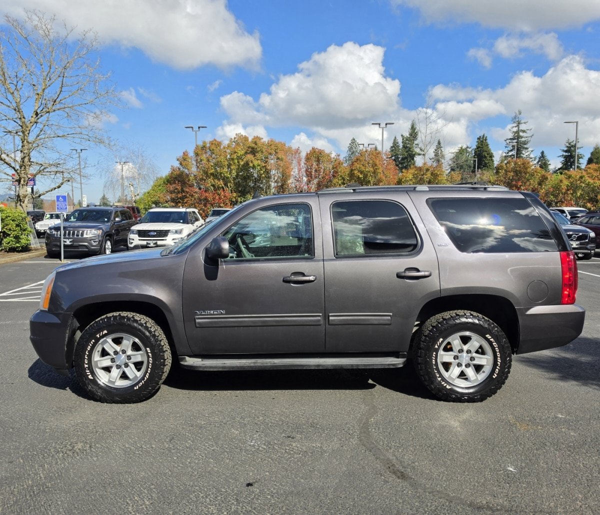 Used 2010 GMC Yukon SLT w/ SLT-2 Equipment Package AWD/4WD image 4