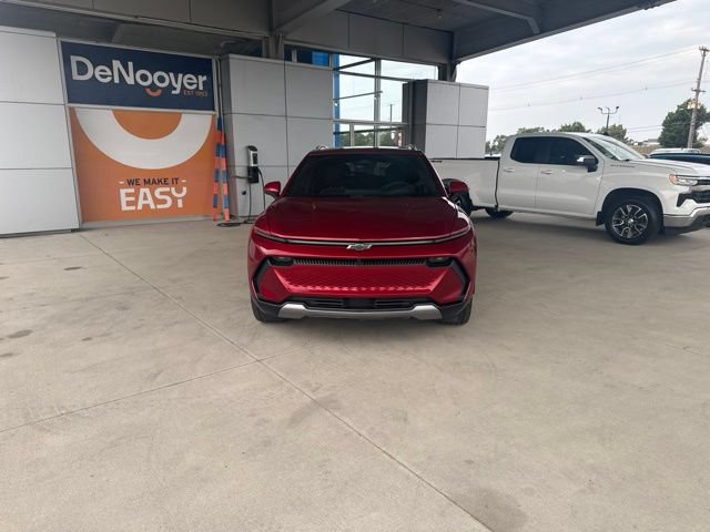 Used 2024 Chevrolet Equinox EV LT AWD/4WD image 2