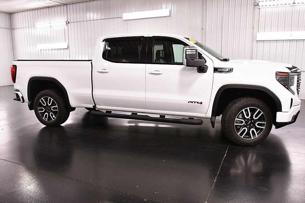 Used 2023 GMC Sierra 1500 AT4 w/ Technology Package AWD/4WD image 9