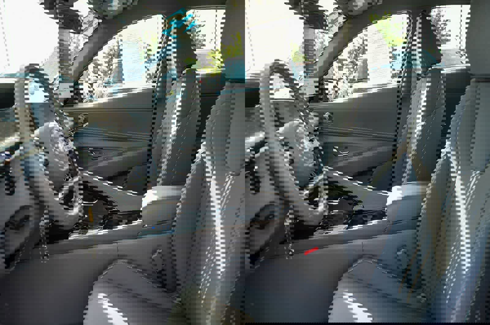 Certified 2025 Hyundai Elantra SEL image 22