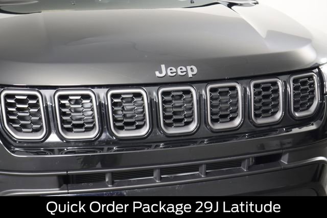 Used 2024 Jeep Compass Latitude w/ Convenience Group AWD/4WD image 19