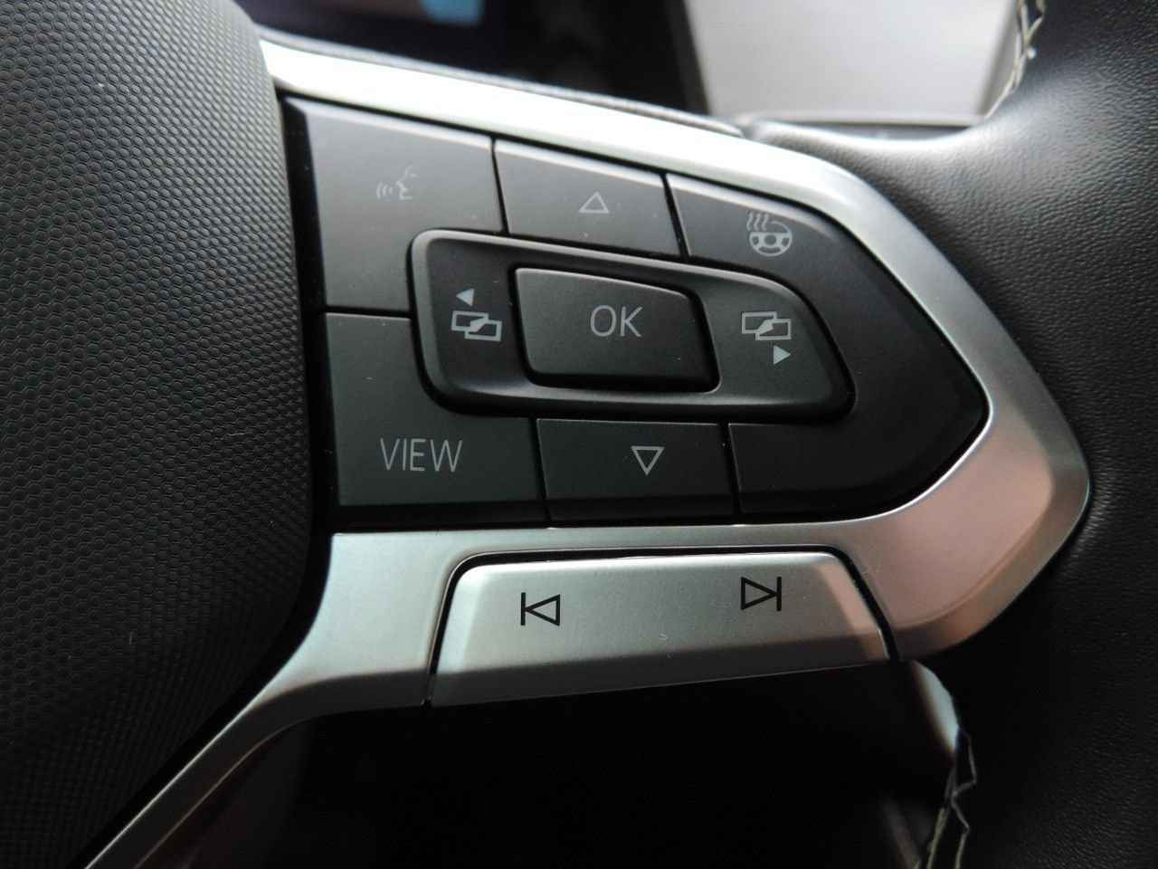 Used 2024 Volkswagen Atlas Cross Sport SE FWD image 27