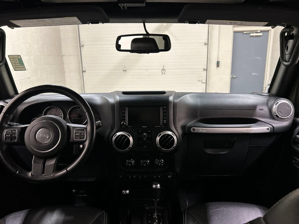 Used 2016 Jeep Wrangler Unlimited Sahara w/ Dual Top Group AWD/4WD image 18