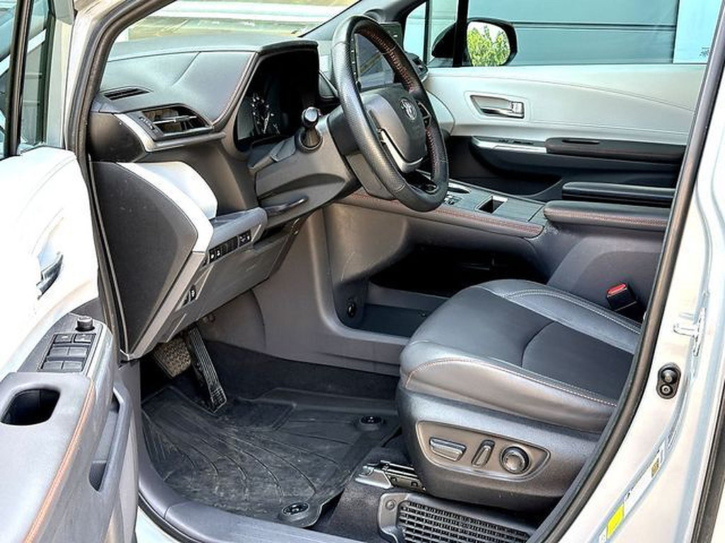 Certified 2023 Toyota Sienna XSE w/ XSE Plus Package FWD image 10