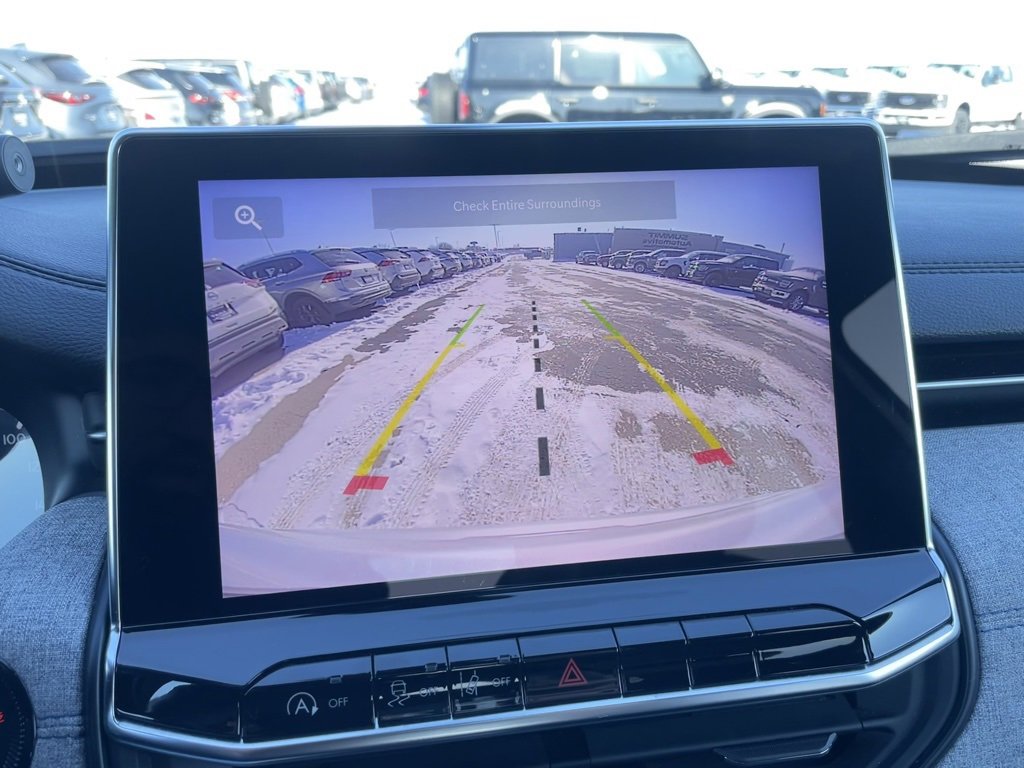 Used 2024 Jeep Compass Latitude image 17