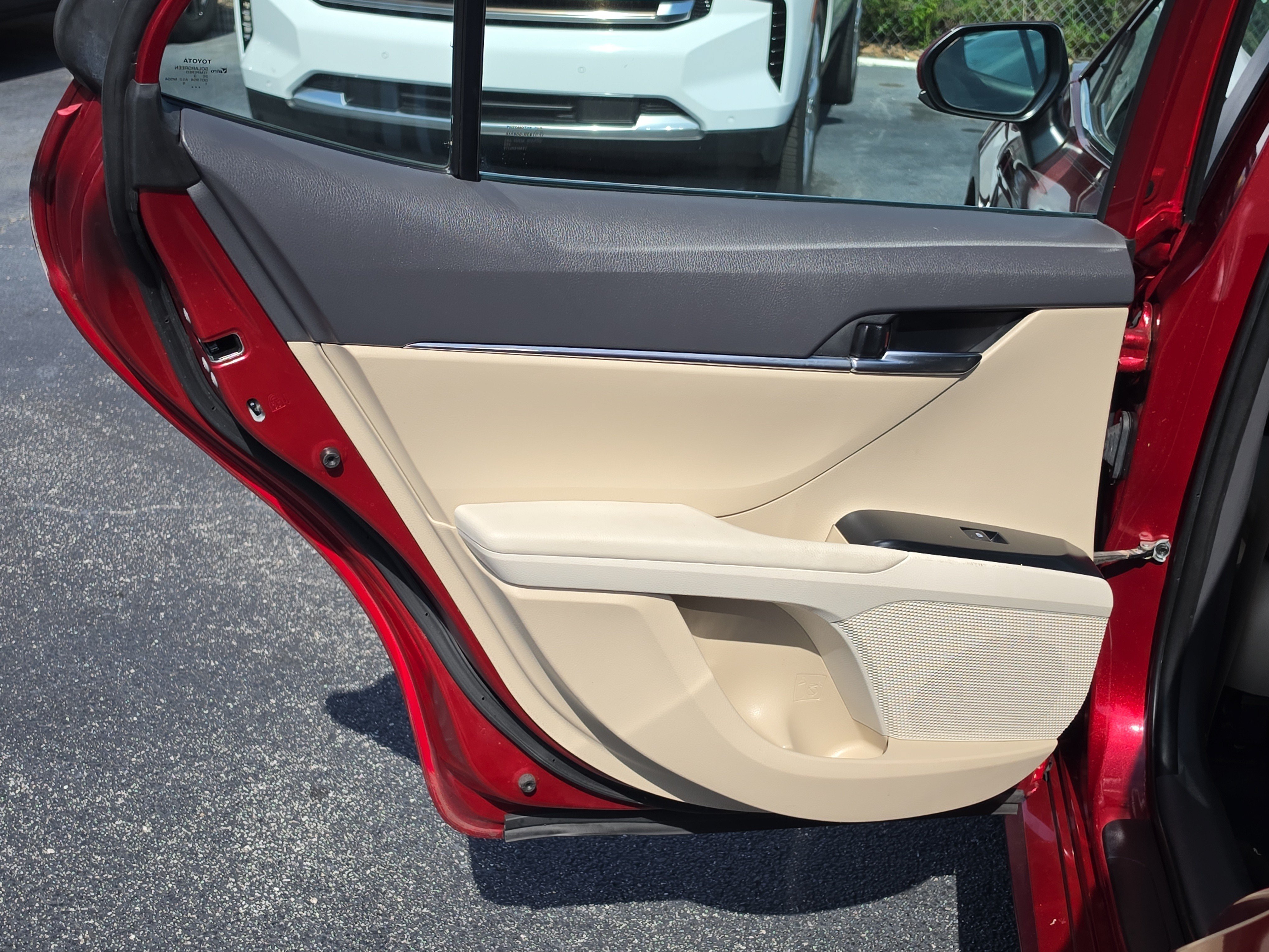 Used 2020 Toyota Camry LE FWD image 13
