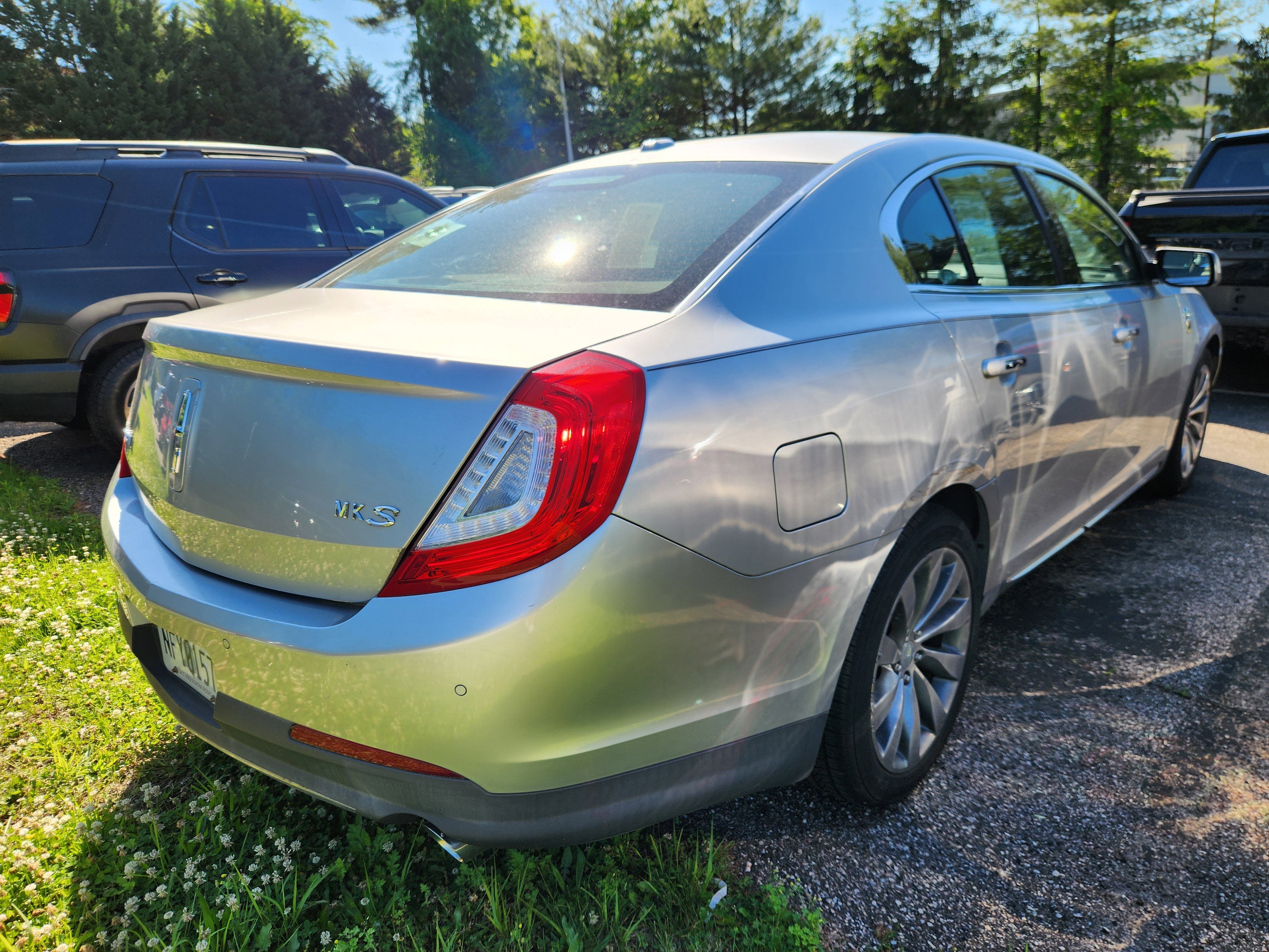 Used 2013 Lincoln MKS FWD image 4