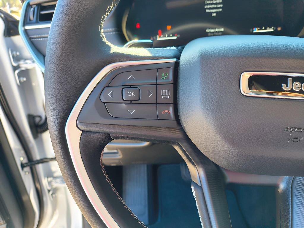 New 2025 Jeep Grand Cherokee Altitude image 18