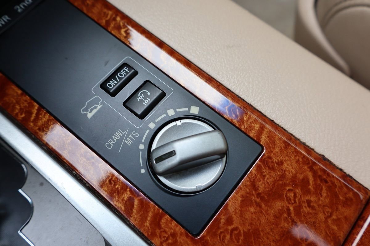 Used 2013 Toyota Land Cruiser image 17