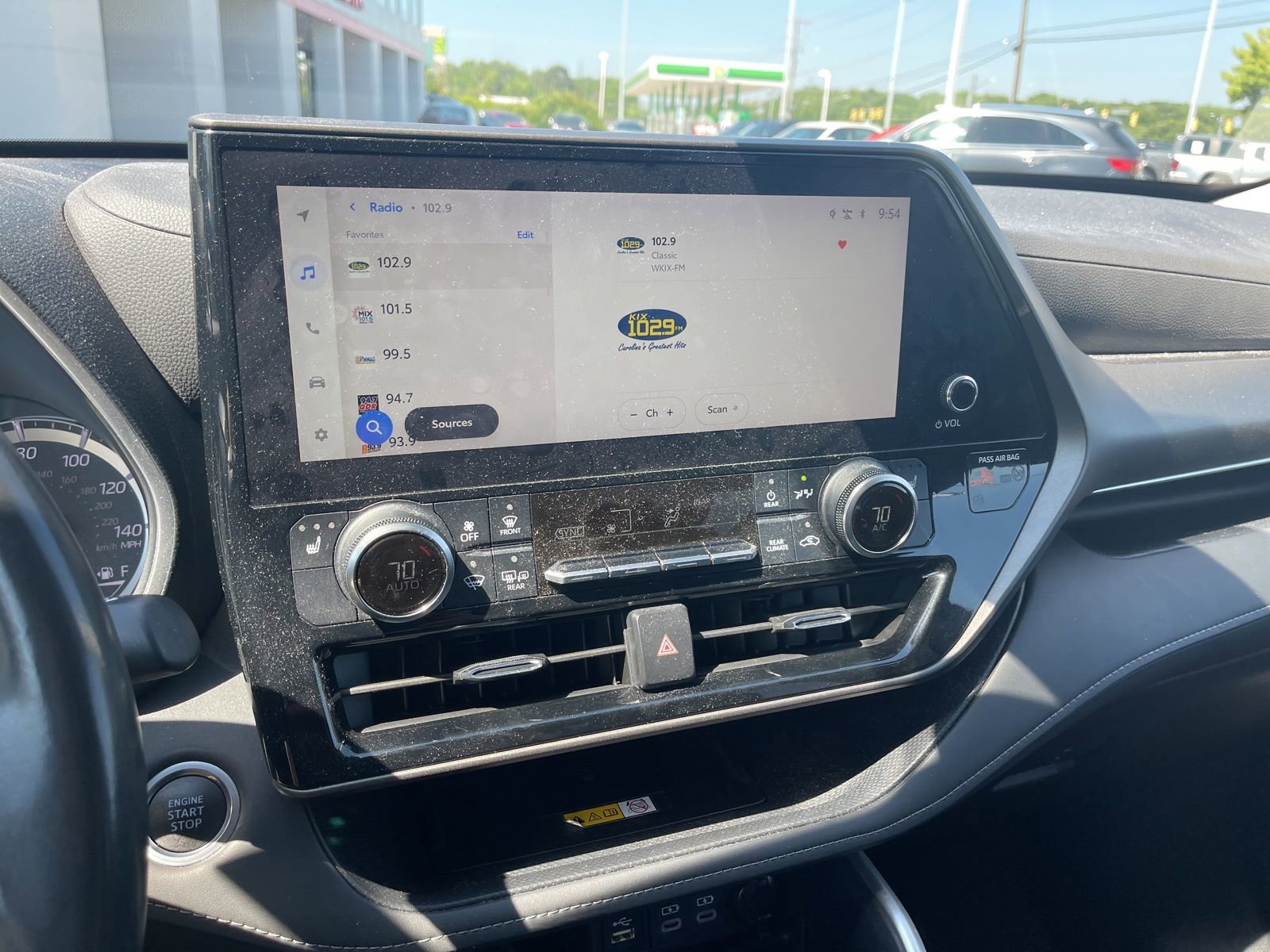 Used 2023 Toyota Highlander XLE FWD image 10