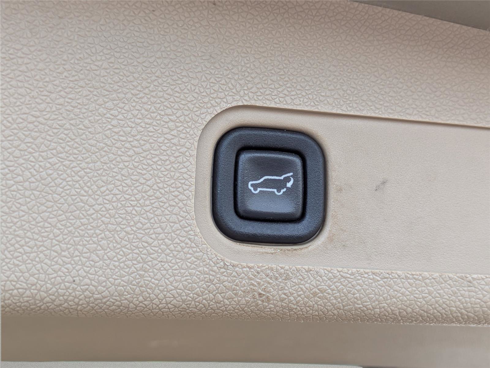 Used 2013 Chevrolet Suburban 2500 LT image 27