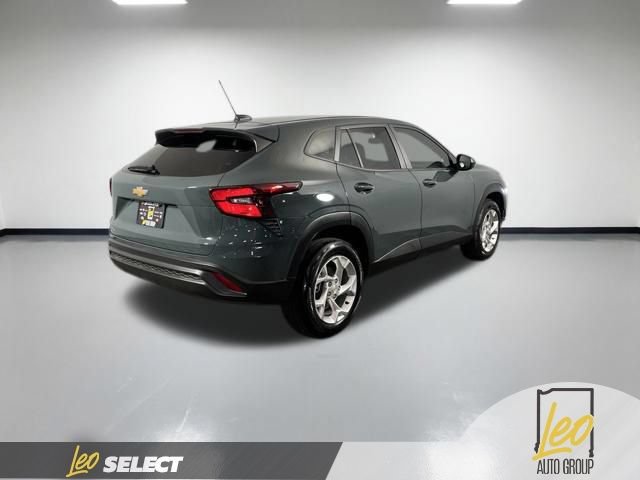 Used 2025 Chevrolet Trax LS w/ LS Convenience Package FWD image 6