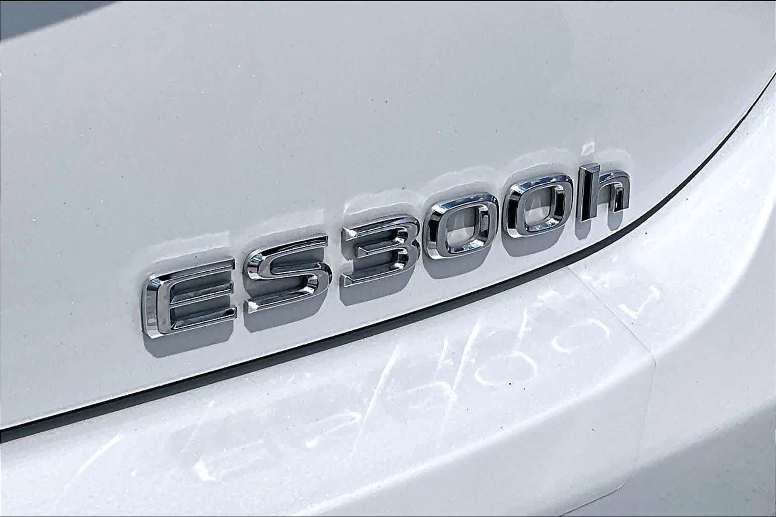 Used 2025 Lexus ES 300h w/ Technology Package FWD image 30
