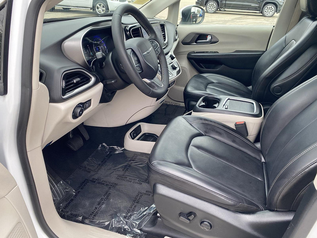 Used 2023 Chrysler Pacifica Touring-L FWD image 20