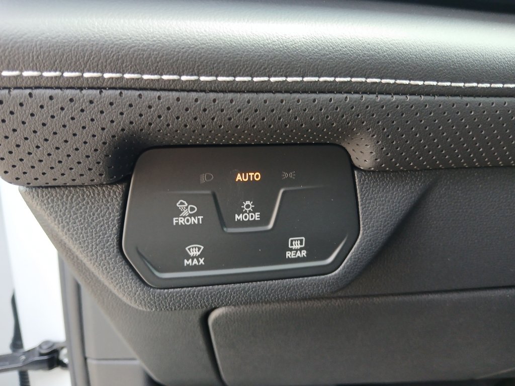 New 2026 Volkswagen Atlas SE FWD image 12