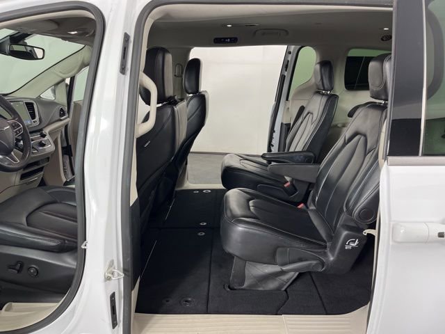 Used 2024 Chrysler Pacifica Touring-L FWD image 41