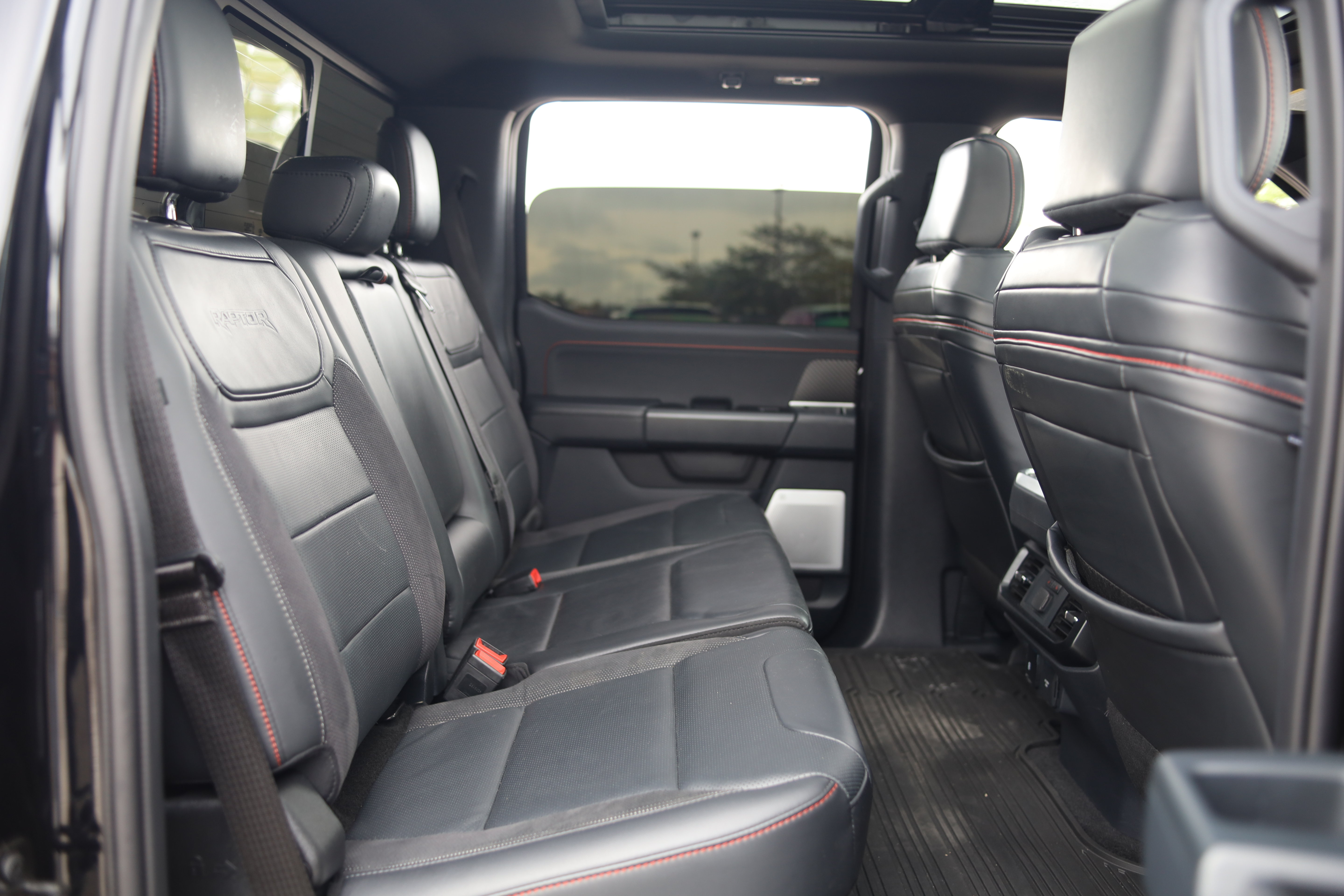 Used 2025 Ford F150 Raptor AWD/4WD image 39