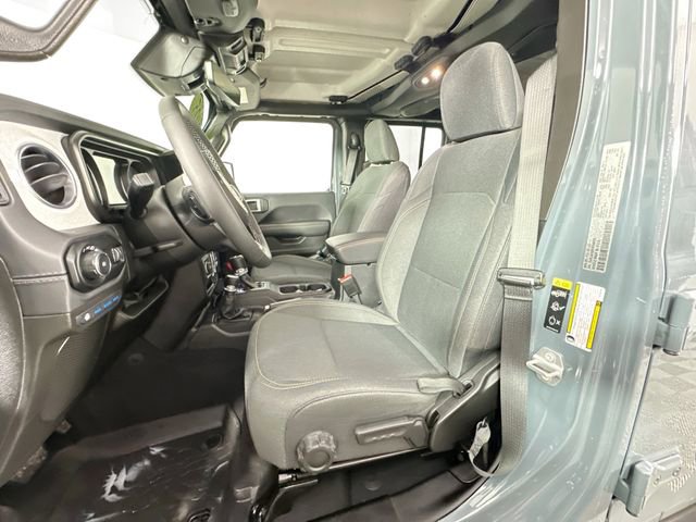 Used 2025 Jeep Wrangler Unlimited Sahara image 19