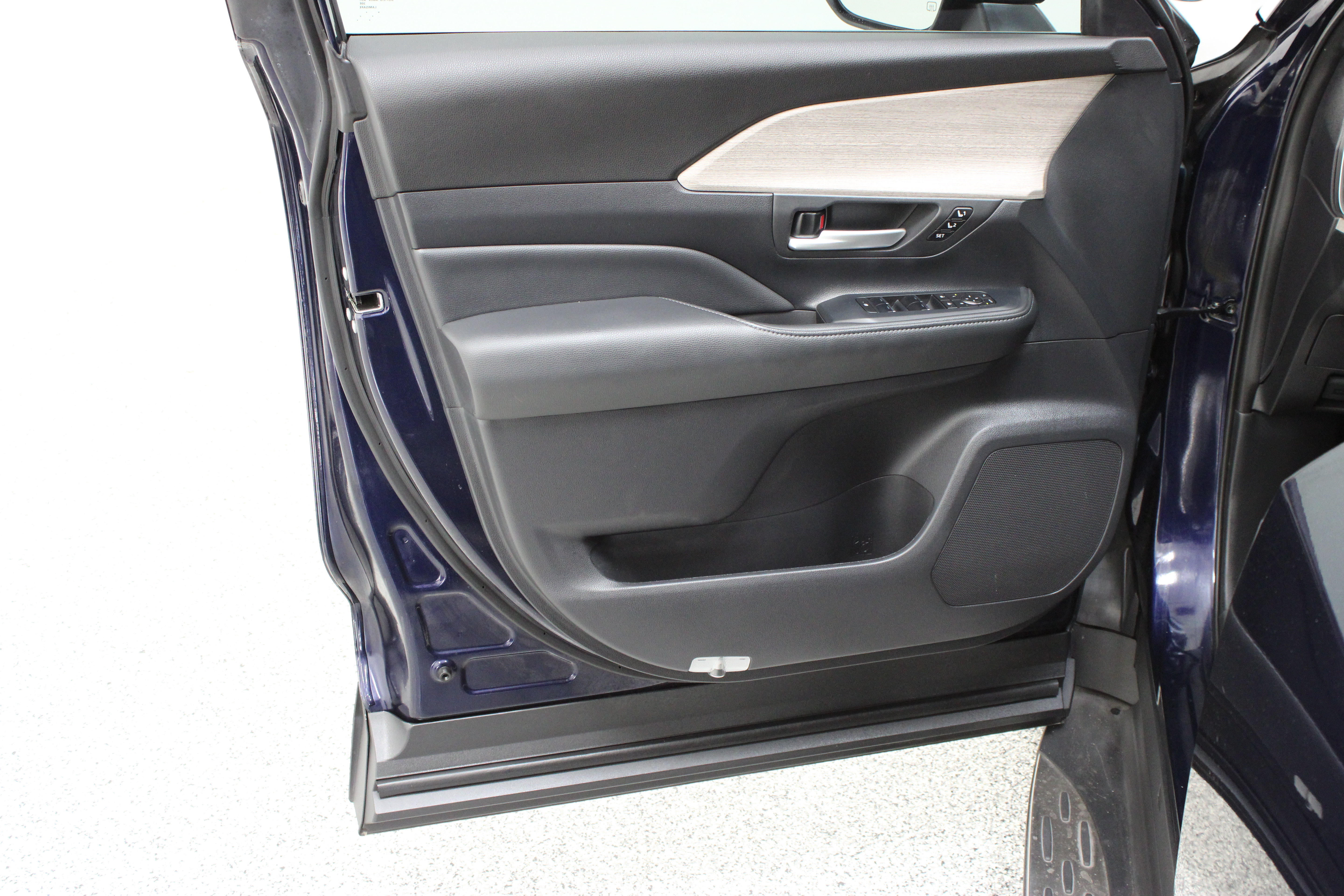 Used 2026 Toyota Grand Highlander AWD image 12