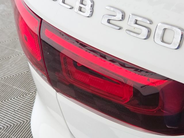 Used 2022 Mercedes-Benz GLB 250 4MATIC image 14