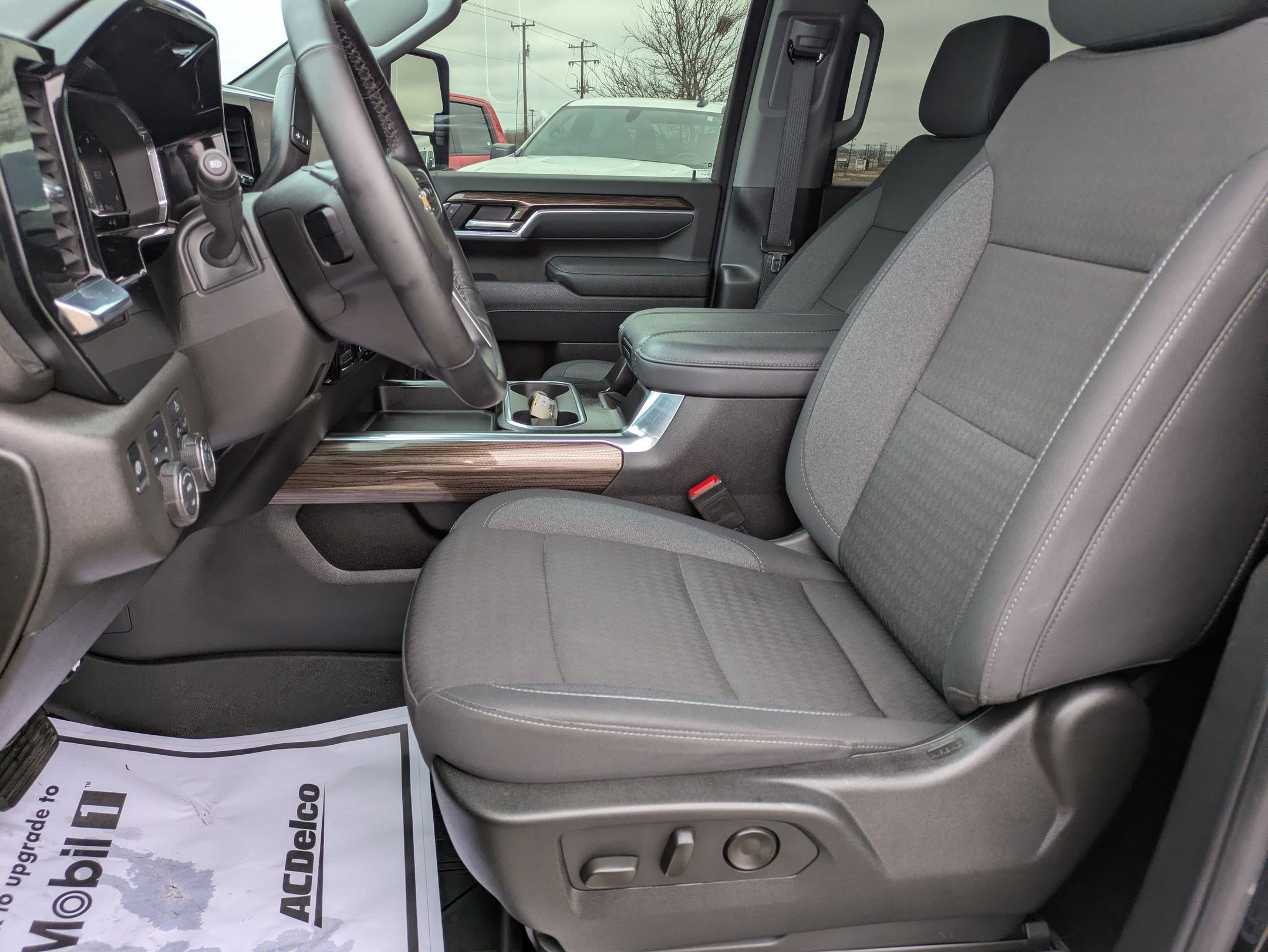 Used 2025 Chevrolet Silverado 2500 LT image 10