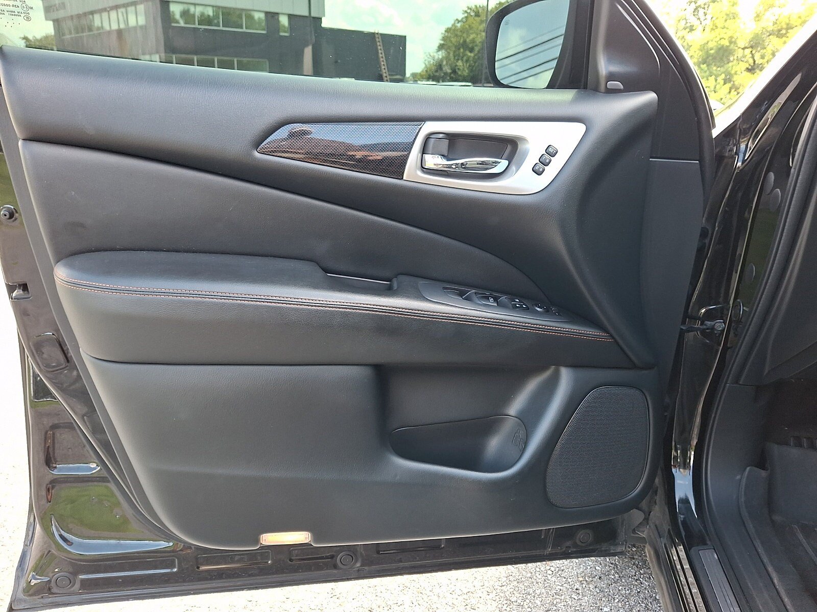 Used 2020 Nissan Pathfinder SL AWD/4WD image 15