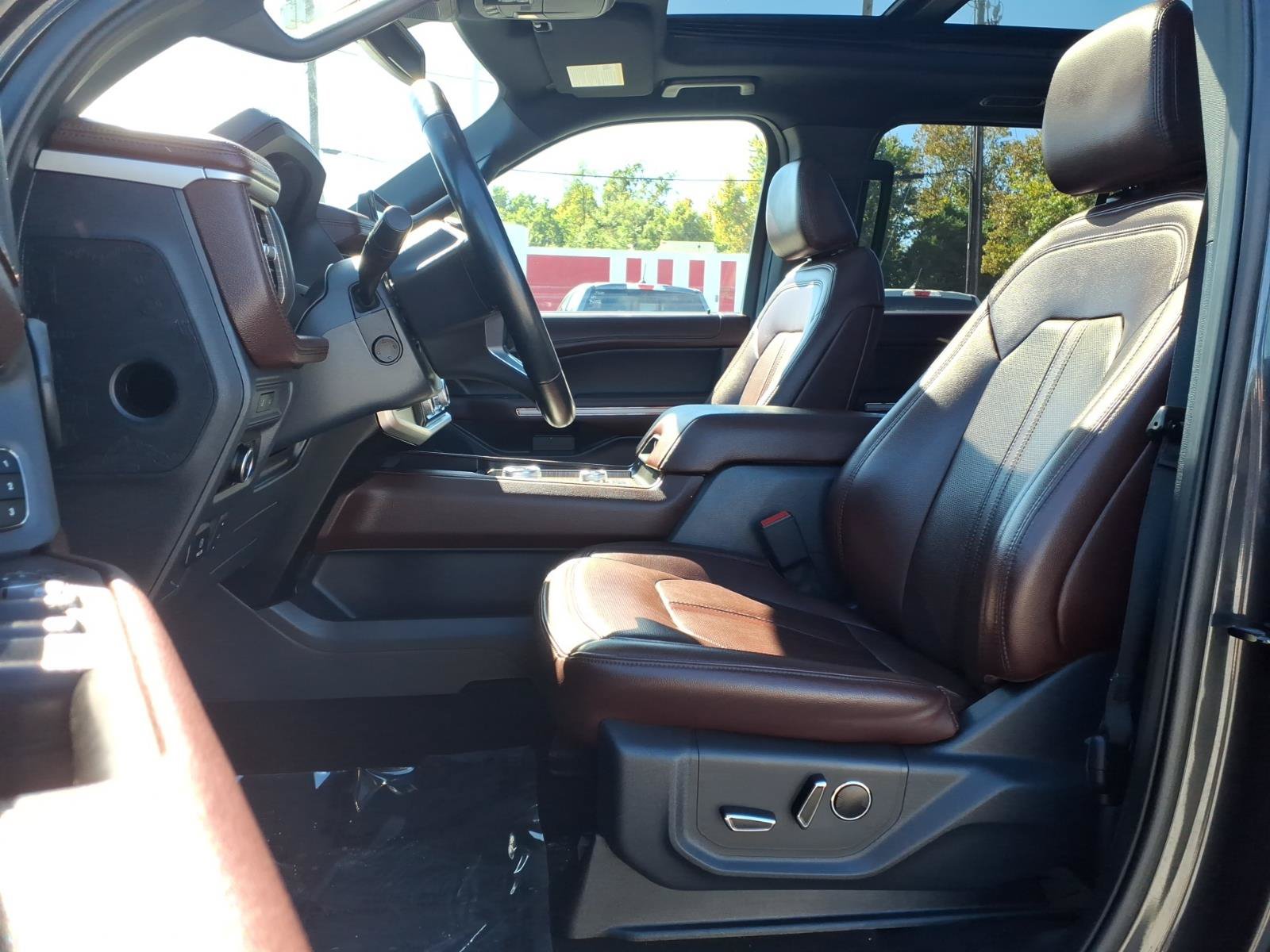 Used 2024 Ford Expedition Limited AWD/4WD image 22