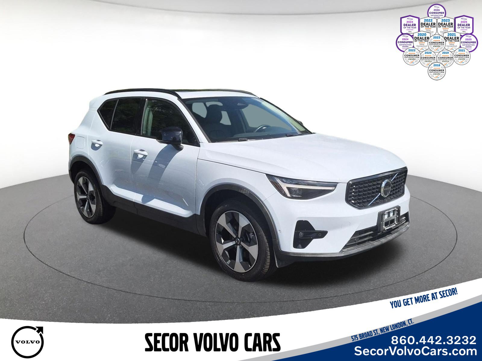 Used 2026 Volvo XC40 B5 Plus AWD/4WD image 3
