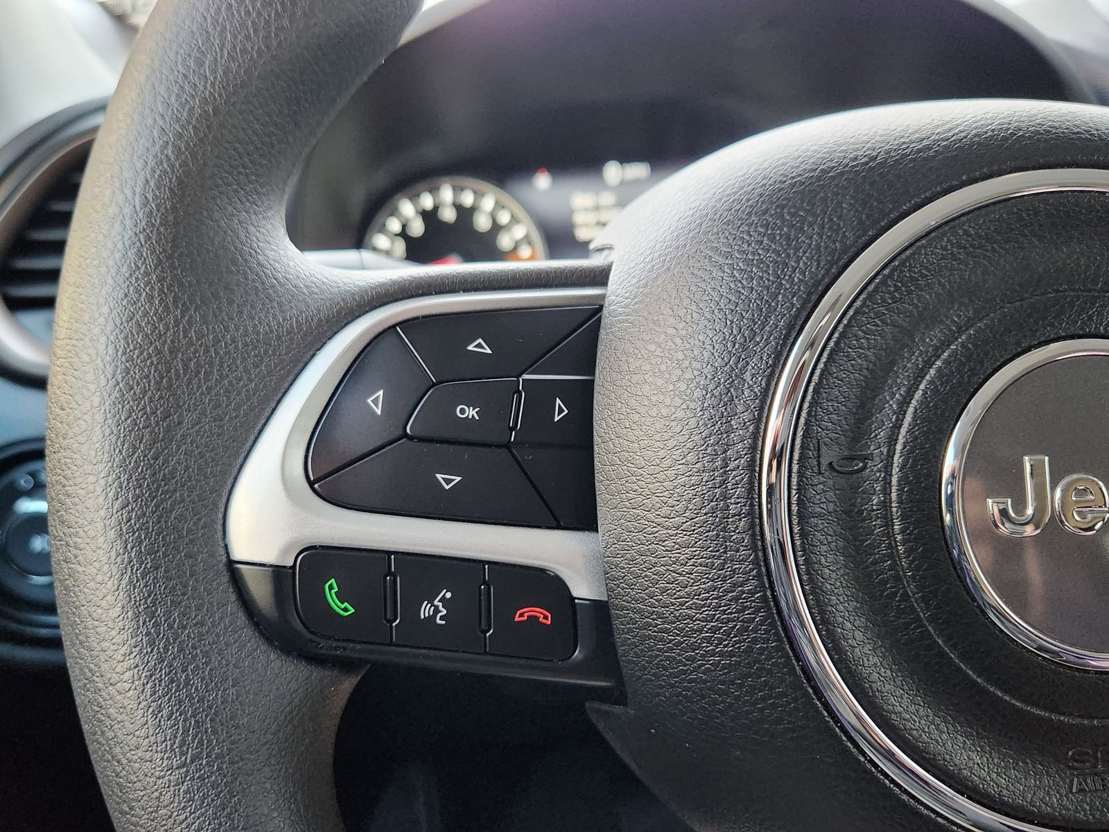 Used 2023 Jeep Renegade Latitude image 32