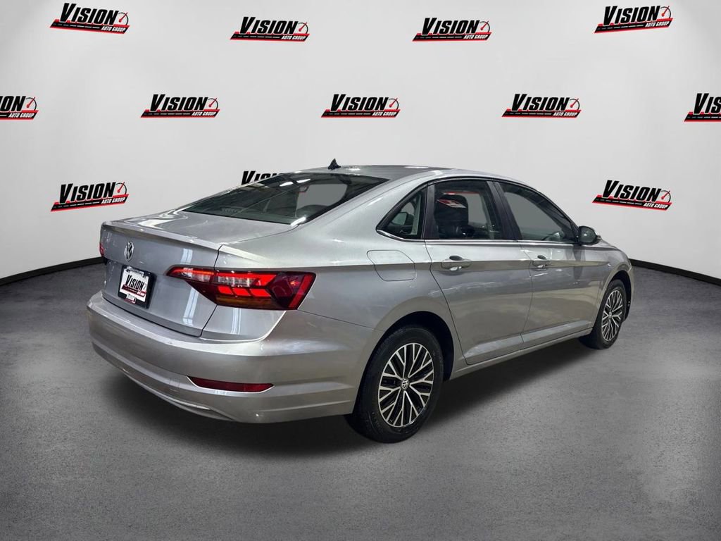 Used 2019 Volkswagen Jetta SE w/ Cold Weather Package image 5