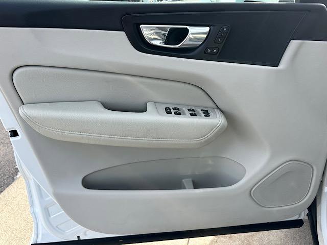 Used 2021 Volvo XC60 T5 Momentum w/ Premium Package image 17