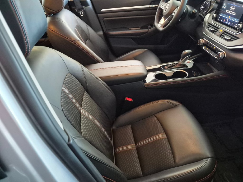 Used 2025 Nissan Altima 2.5 SR FWD image 29