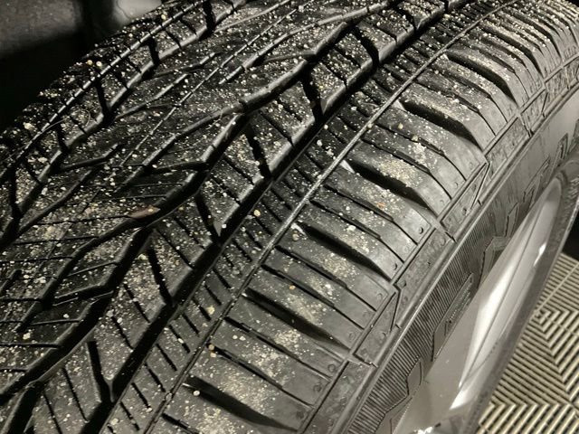 Used 2025 Buick Enclave Preferred image 39