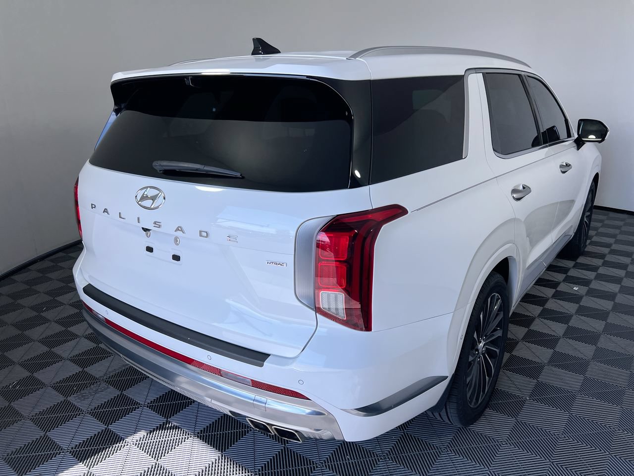 Used 2023 Hyundai Palisade Calligraphy w/ Cargo Package AWD/4WD image 3