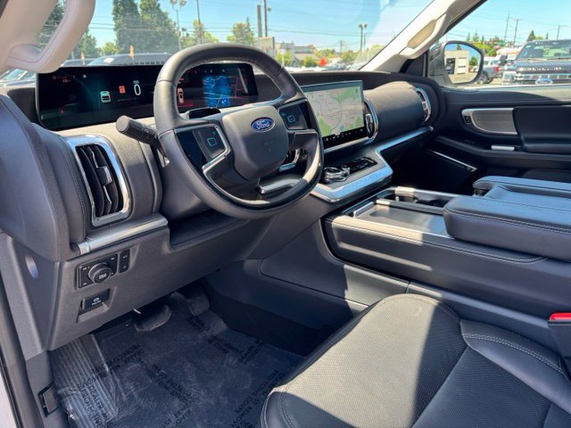 Used 2025 Ford Expedition Platinum AWD/4WD image 22