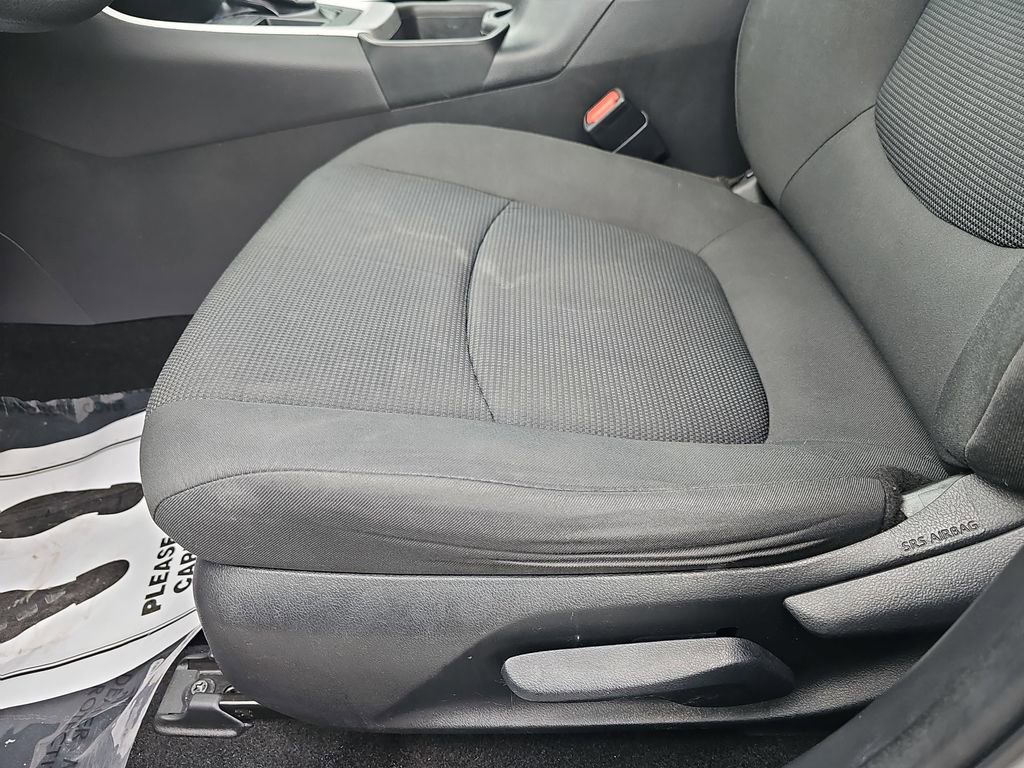 Used 2021 Toyota RAV4 LE FWD image 32