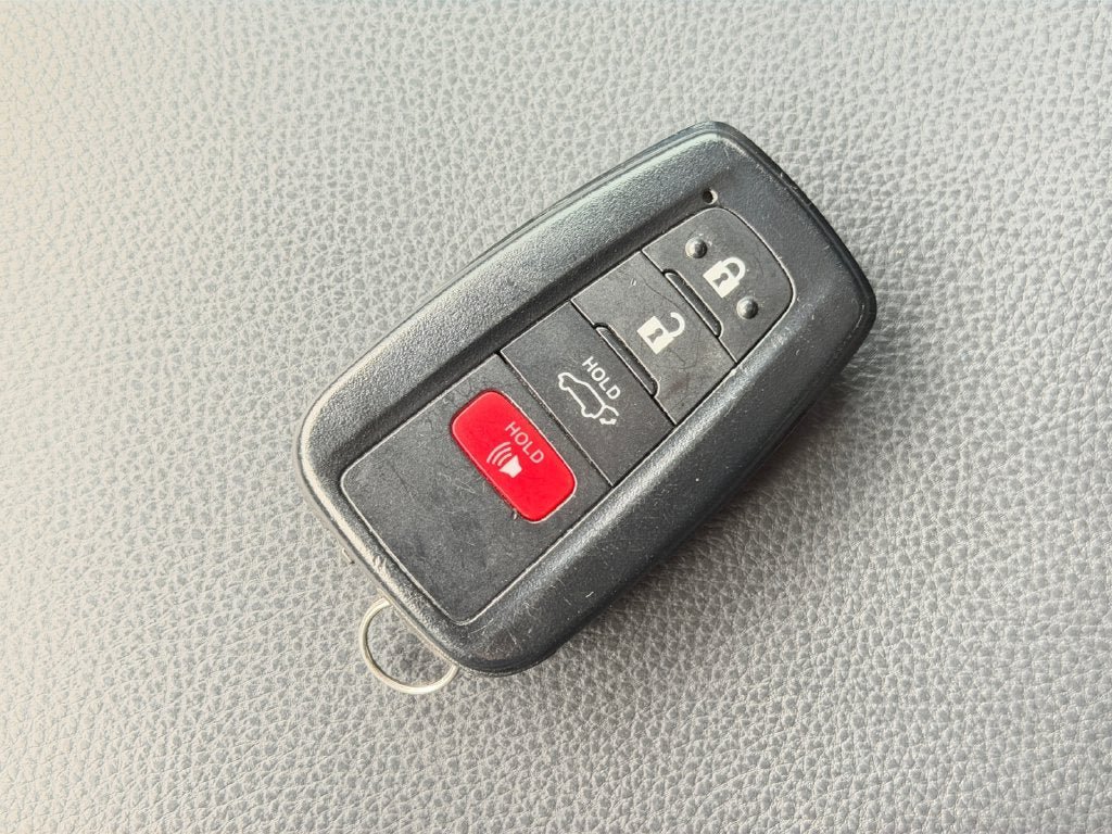 Used 2022 Toyota RAV4 XLE w/ Convenience Package FWD image 31