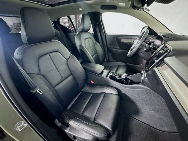 Used 2023 Volvo XC40 B5 Plus w/ Driver Assist Package AWD/4WD image 25