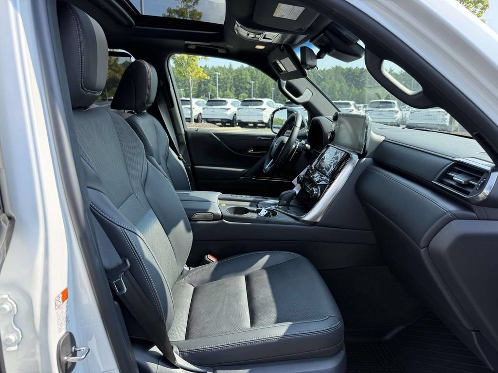 Used 2025 Lexus LX 700h Luxury w/ Appearance Package AWD/4WD image 14