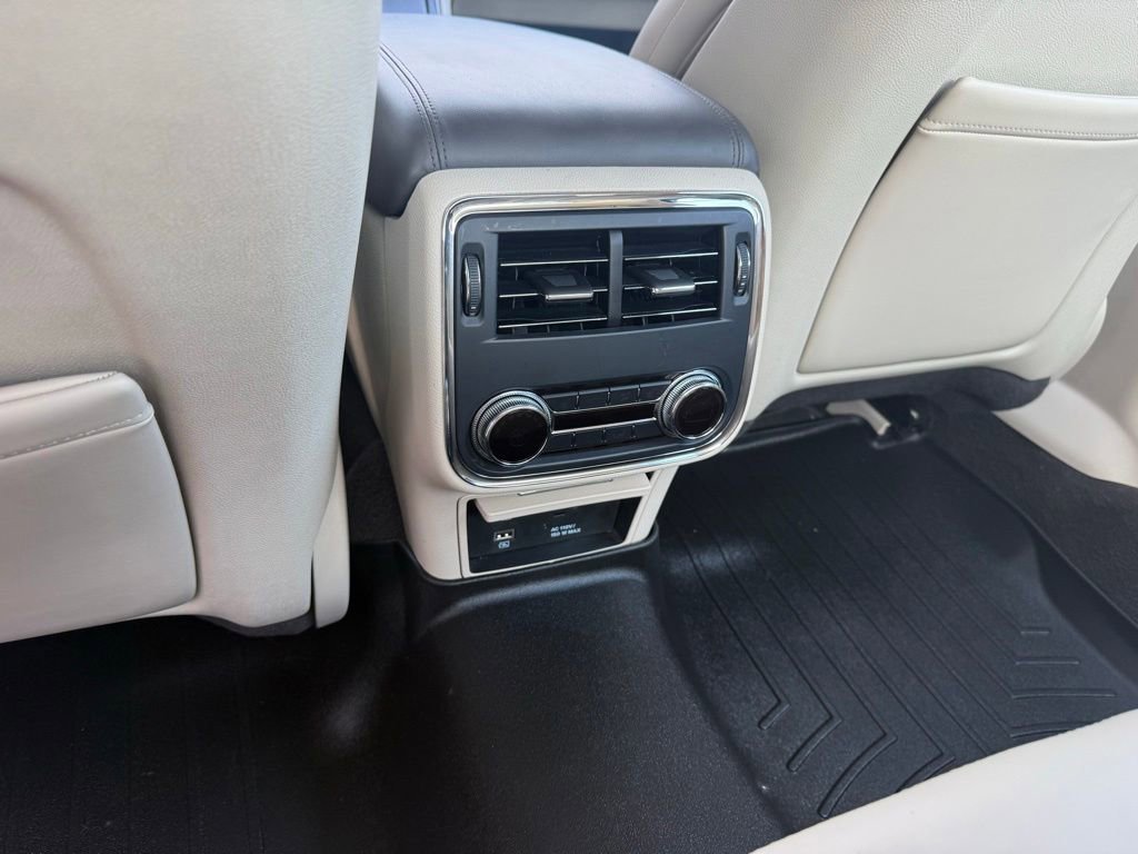 Used 2019 Lincoln Continental Reserve FWD image 9