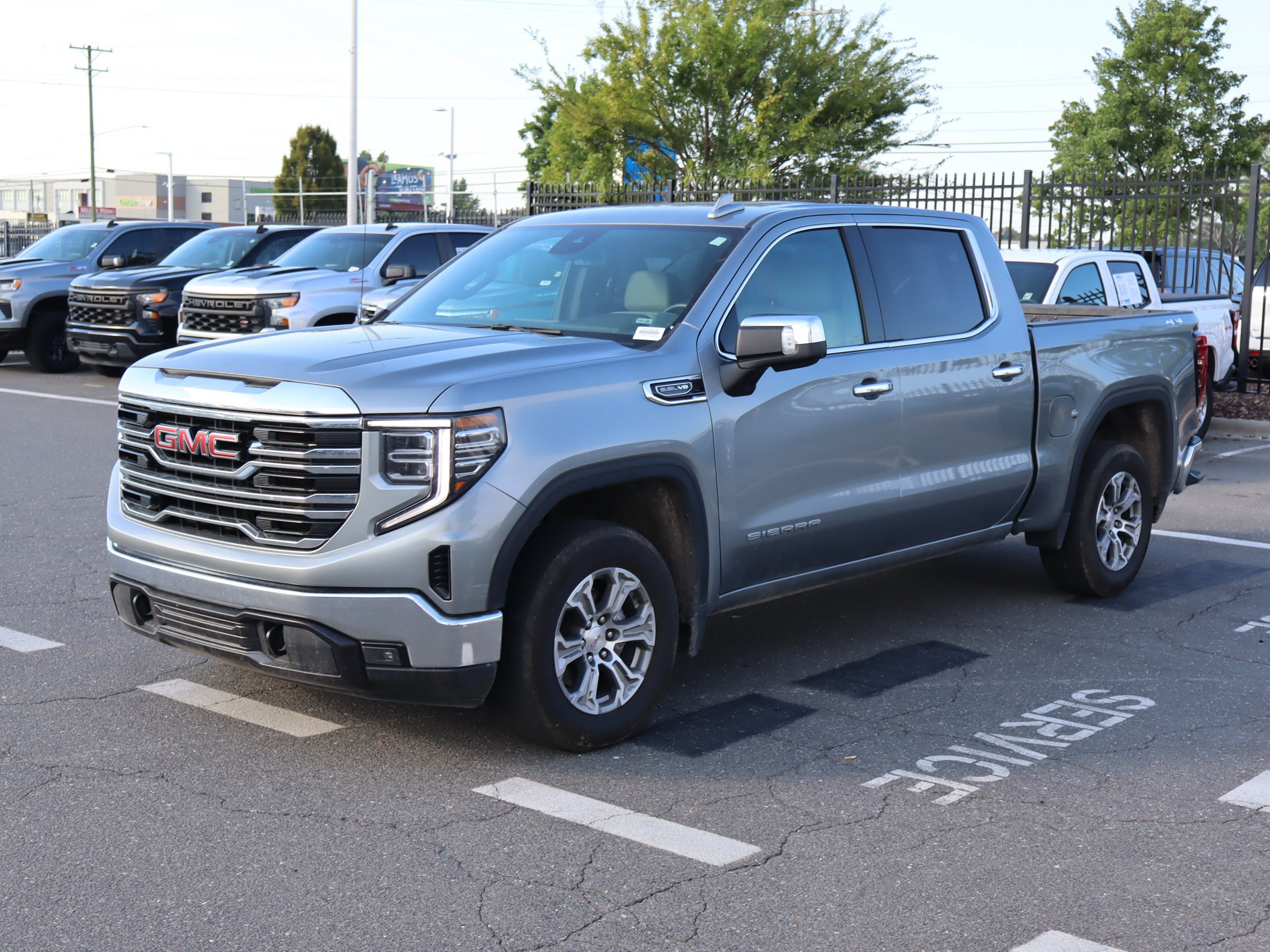 Used 2025 GMC Sierra 1500 SLT AWD/4WD image 5