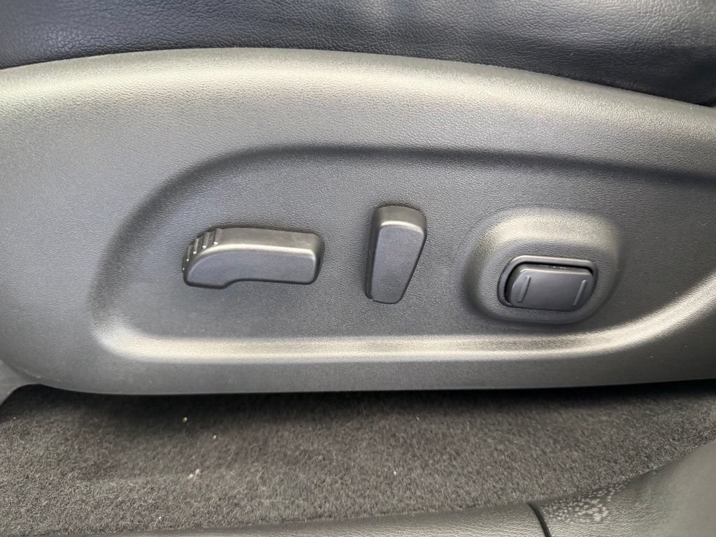 Used 2019 Nissan Pathfinder SL FWD image 29