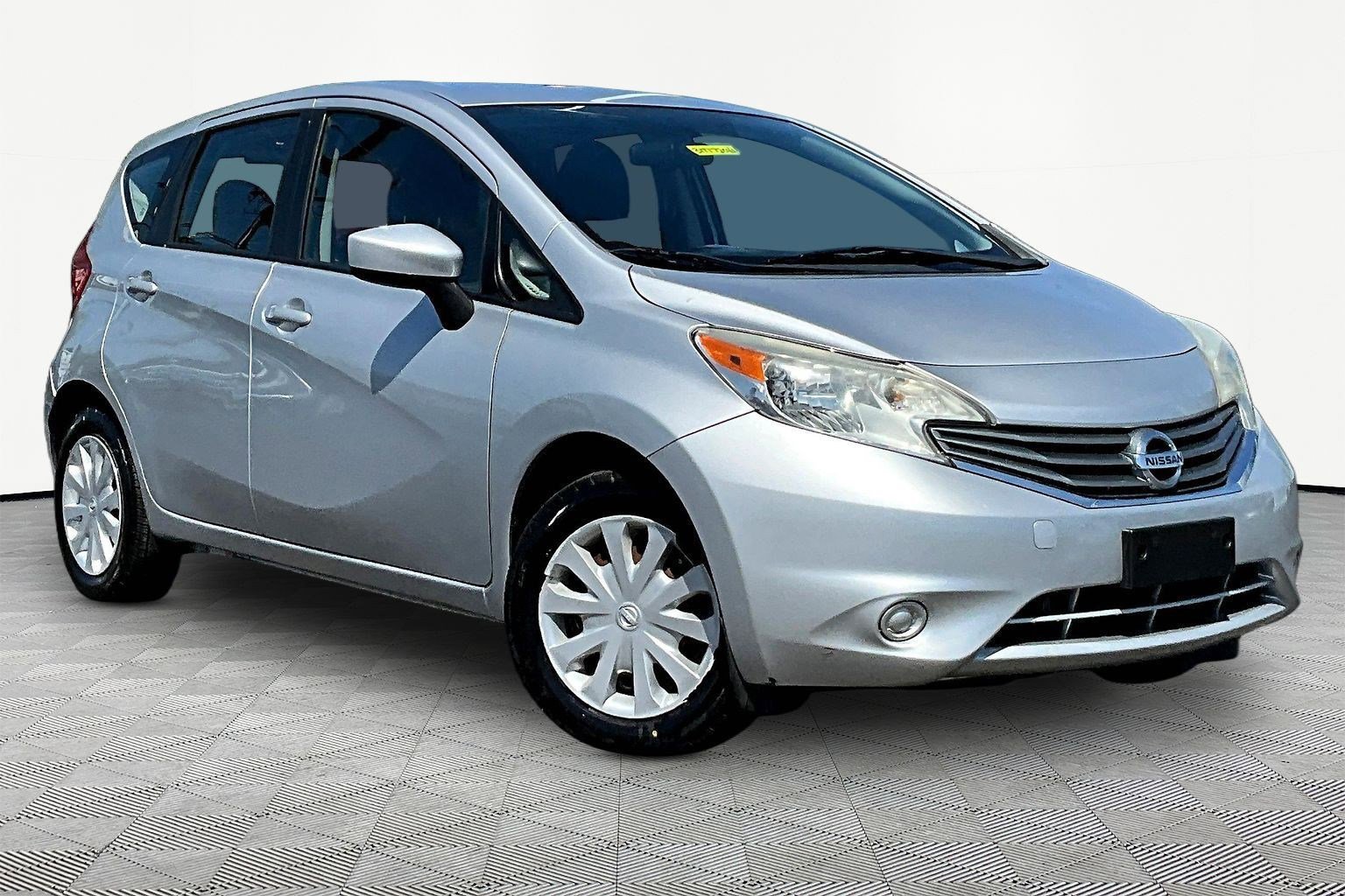Used 2015 Nissan Versa Note SV image 3