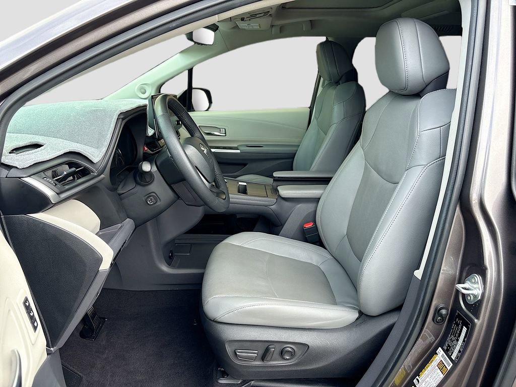 Certified 2024 Toyota Sienna Limited AWD/4WD image 19
