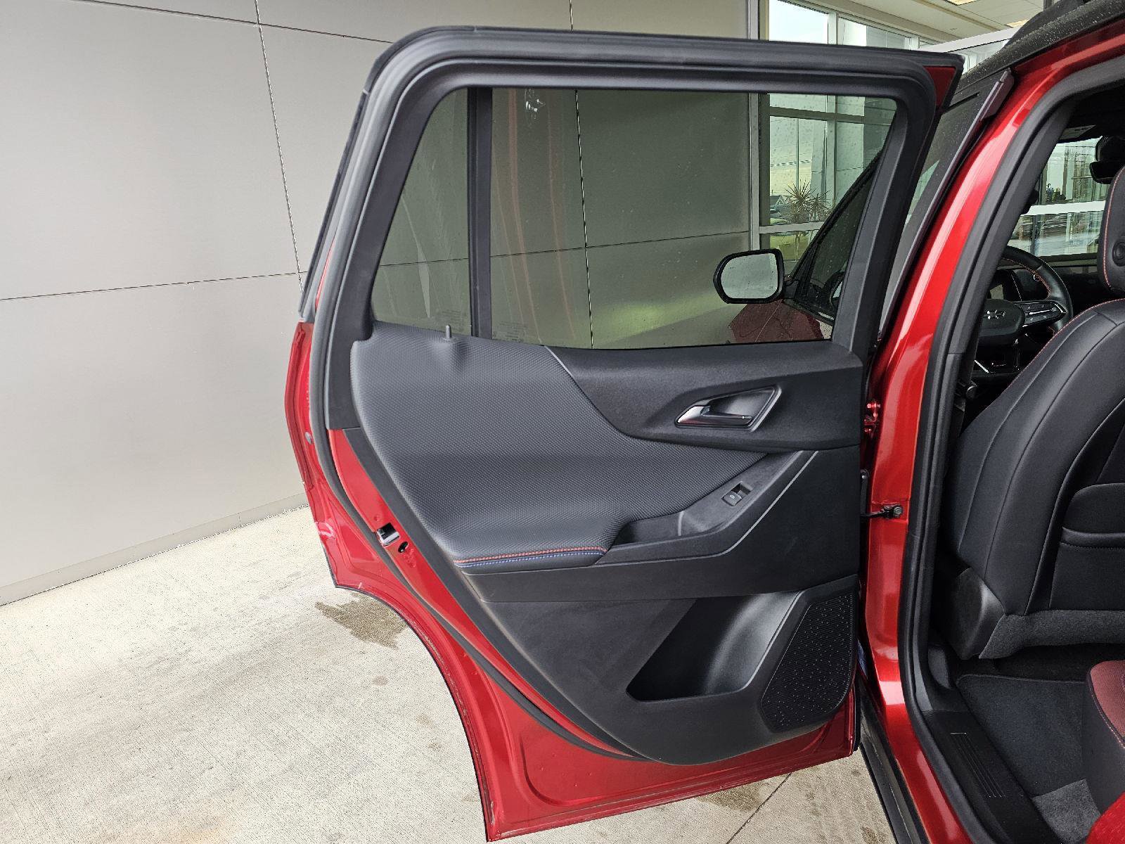 Used 2025 Chevrolet Equinox RS w/ Safety and Technology Package image 16