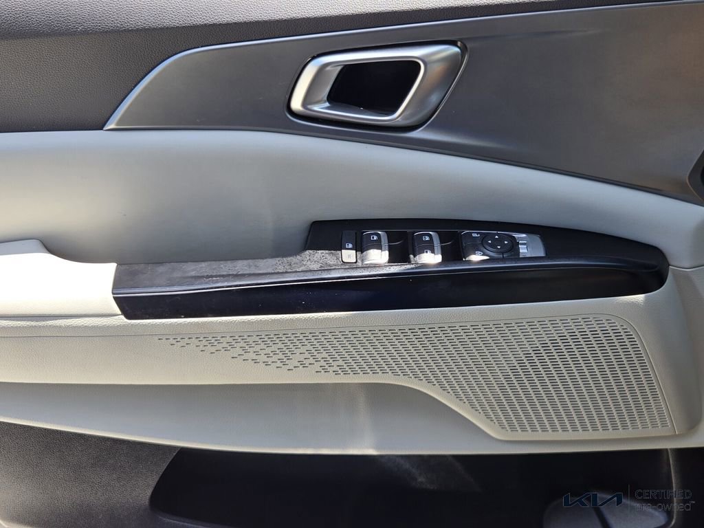 Used 2024 Kia Carnival LX FWD image 30