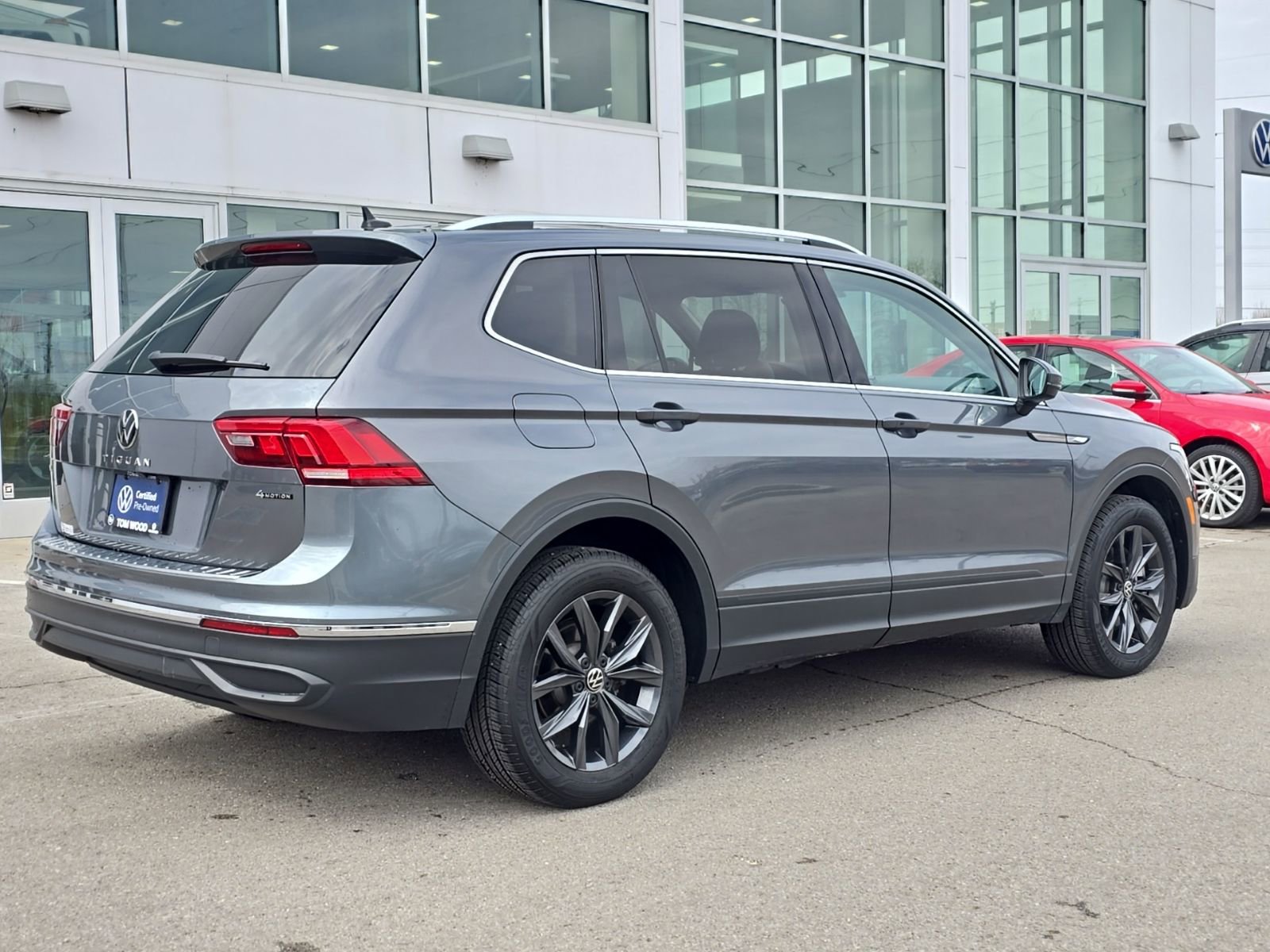 Certified 2023 Volkswagen Tiguan SE image 9