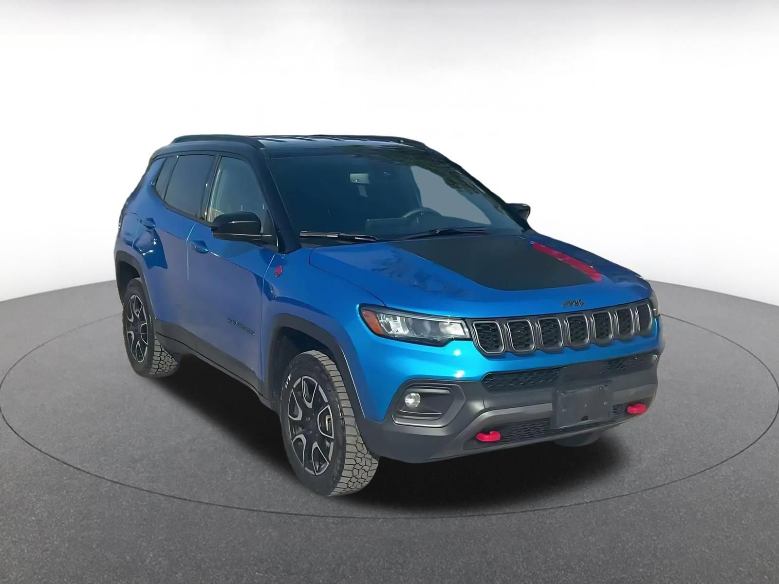 Used 2025 Jeep Compass Trailhawk AWD/4WD image 3