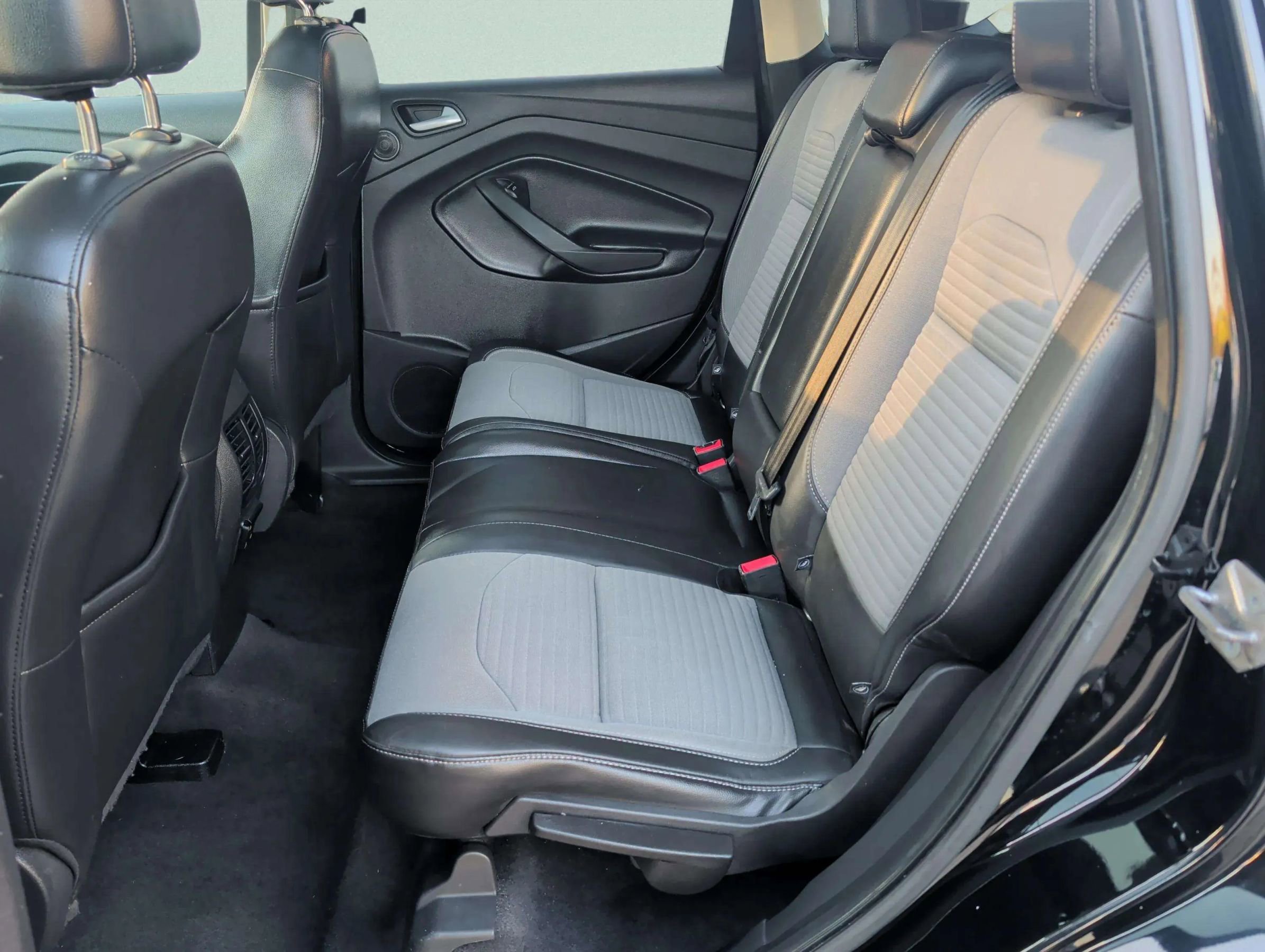 Used 2017 Ford Escape Titanium image 32